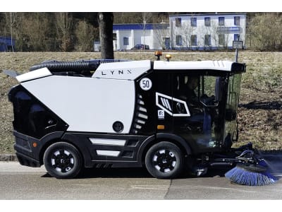 RASCO Kehrmaschine "Lynx" mit Turbodiesel-Motor 62 kW (84 PS) bei 2.300 min⁻¹ RASCO Kehrmaschine "Lynx" mit Turbodiesel-Motor 62 kW (84 PS) bei 2.300 min⁻¹