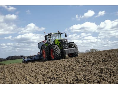 Fendt Traktor "930 Vario" 217 kW (296 PS) bei 1.700 min⁻¹