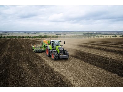 Fendt Traktor "724 Vario" Gen7 179 kW (243 PS) bei 1.700 min⁻¹