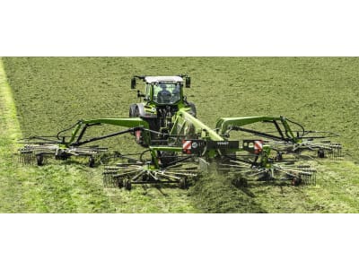 Fendt Schwader "Former" 4 Kreisel, Schwad mittig, mit Transportfahrwerk Fendt Schwader "Former" 4 Kreisel, Schwad mittig, mit Transportfahrwerk