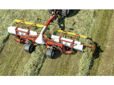 Pöttinger Bandschwader "Mergento VT 9220" 7,60 – 9,20 m Schwadablage mittig; seitlich, gezogen, Heck Pöttinger Bandschwader "Mergento VT 9220" 7,60 – 9,20 m Schwadablage mittig; seitlich, gezogen, Heck