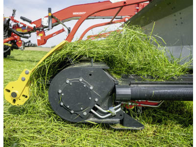 Pöttinger Bandschwader "Mergento VT 9220" 7,60 – 9,20 m Schwadablage mittig; seitlich, gezogen, Heck Pöttinger Bandschwader "Mergento VT 9220" 7,60 – 9,20 m Schwadablage mittig; seitlich, gezogen, Heck
