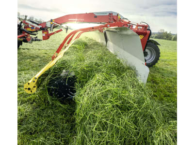 Pöttinger Bandschwader "Mergento VT 9220" 7,60 – 9,20 m Schwadablage mittig; seitlich, gezogen, Heck Pöttinger Bandschwader "Mergento VT 9220" 7,60 – 9,20 m Schwadablage mittig; seitlich, gezogen, Heck