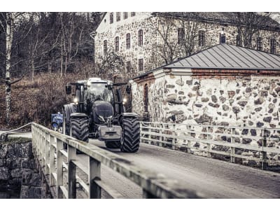 VALTRA Traktor "N175A" 121 kW (165 PS) bei 2.000 min⁻¹