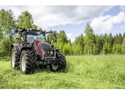VALTRA Traktor "A-Serie" VALTRA Traktor "A-Serie"