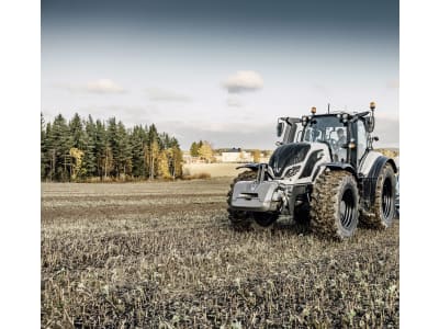 VALTRA Traktor "T235A" 173 kW (235 PS) bei 1.900 min⁻¹