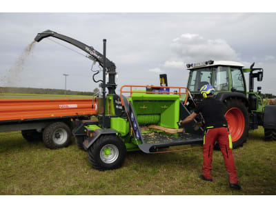 Heizohack® Häcksler "HM 8-400" handbeschickt, mit Fahrwerk, Dreipunktanbau
