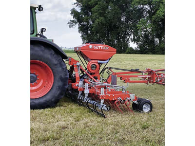 GÜTTLER® Wiesenstriegel "GreenMaster® 600" Arbeitsbreite 6,00 m Dreipunktanbau Kat. 2; Dreipunktanbau Kat. 3 GÜTTLER® Wiesenstriegel "GreenMaster® 600" Arbeitsbreite 6,00 m Dreipunktanbau Kat. 2; Dreipunktanbau Kat. 3