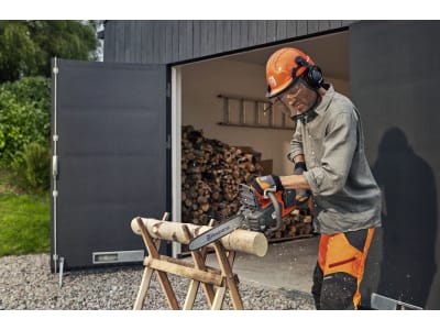 Husqvarna® Akku-Kettensäge "225i " Schienenlänge 35 cm Husqvarna® Akku-Kettensäge "225i " Schienenlänge 35 cm