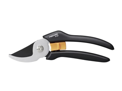 Fiskars Solid™ Bypass-Gartenschere P121    