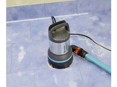 Gardena Klarwasser-Tauchpumpe  aquasensor, Fördermenge 17.000 l/h, Förderhöhe: 9 m, 09036-61 09036-61