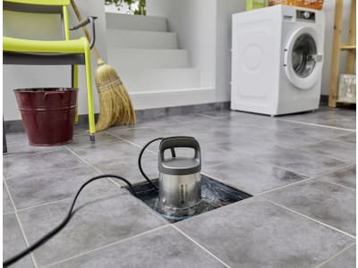 Gardena Klarwasser-Tauchpumpe  aquasensor, Fördermenge 17.000 l/h, Förderhöhe: 9 m, 09036-61 09036-61