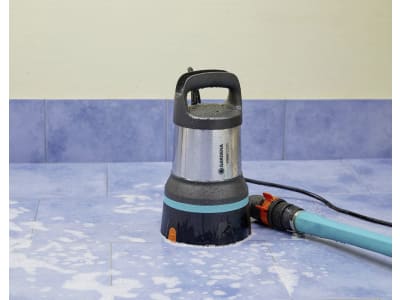 Gardena Klarwasser-Tauchpumpe  aquasensor, Fördermenge 17.000 l/h, Förderhöhe: 9 m, 09036-61 09036-61