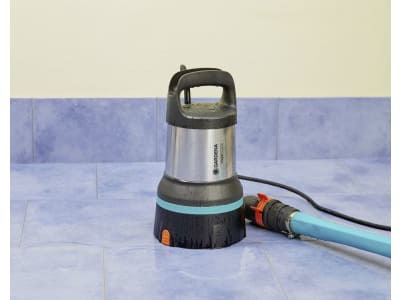 Gardena Klarwasser-Tauchpumpe  aquasensor, Fördermenge 17.000 l/h, Förderhöhe: 9 m, 09036-61 09036-61
