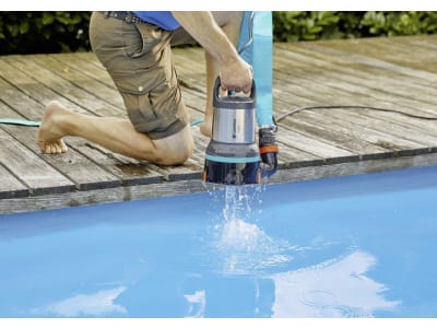 Gardena Klarwasser-Tauchpumpe  aquasensor, Fördermenge 17.000 l/h, Förderhöhe: 9 m, 09036-61 09036-61