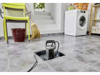 Gardena Klarwasser-Tauchpumpe  aquasensor, Fördermenge 17.000 l/h, Förderhöhe: 9 m, 09036-61 09036-61