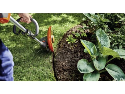 Husqvarna® Akku-Rasentrimmer "110iL", Schnittbreite 30 cm, mit Akku und Ladegerät, 9705312-03 Husqvarna® Akku-Rasentrimmer "110iL", Schnittbreite 30 cm, mit Akku und Ladegerät, 9705312-03
