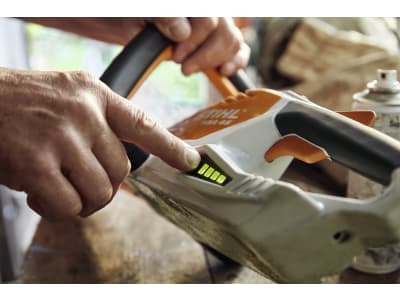 STIHL Akku-Heckenschere "HSA 45", Schnittlänge 50 cm, integrierter Akku und Ladekabel, 4511 011 3520