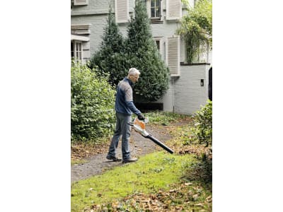 STIHL Akku-Laubsauger "SHA 56" Luftdurchsatz 490 – 558 m³/h, ohne Akku und Ladegerät, SA02 011 7100
