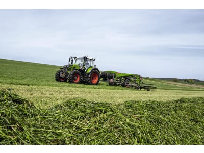 Fendt Traktor "618 Vario" 150 kW (204 PS) bei 1.600 min⁻¹