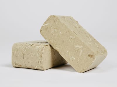 Hartholzbriketts klein und eckig (960 kg Palette) Hartholzbriketts klein und eckig (960 kg Palette)