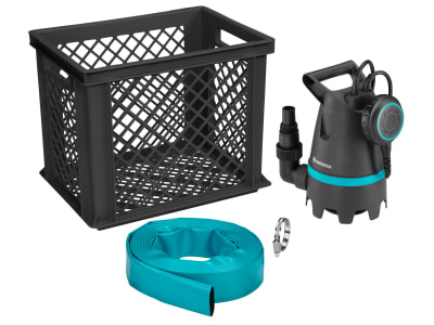 Gardena Hochwasser-Set  Schmutzwasser-Tauchpumpe 10500 BASIC mit Flachschlauch-Kit und praktischem Korb 