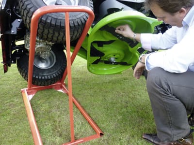 Ratioparts® Hebevorrichtung "ClipLift 300" für Rasentraktoren bis 300 kg Ratioparts® Hebevorrichtung "ClipLift 300" für Rasentraktoren bis 300 kg