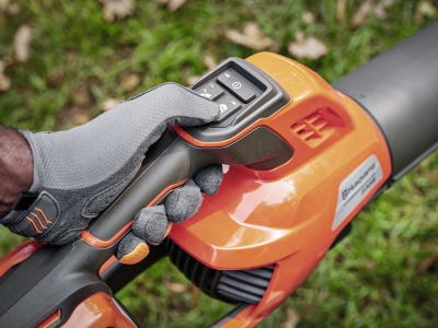 Husqvarna® Akku-Laubbläser "230iB" Husqvarna® Akku-Laubbläser "230iB"