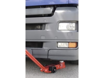 KUNZER Rangierwagenheber 50 t; 30 t; 15 t, 3-stufig, lufthydraulisch, für Fahrzeuge mit einer Bodenfreiheit ab 150 mm, AJ-50T3NC KUNZER Rangierwagenheber 50 t; 30 t; 15 t, 3-stufig, lufthydraulisch, für Fahrzeuge mit einer Bodenfreiheit ab 150 mm, AJ-50T3NC