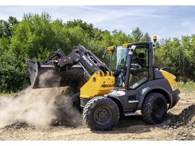 MECALAC Schwenklader "AS850" Hubkraft 4.000 daN, 55,4 kW (75 PS) bei 2.300 min⁻¹, 0 – 20 km/h, Z-Kinematik