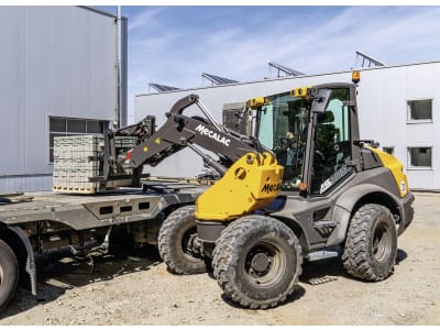 MECALAC Schwenklader "AS850" Hubkraft 4.000 daN, 55,4 kW (75 PS) bei 2.300 min⁻¹, 0 – 20 km/h, Z-Kinematik