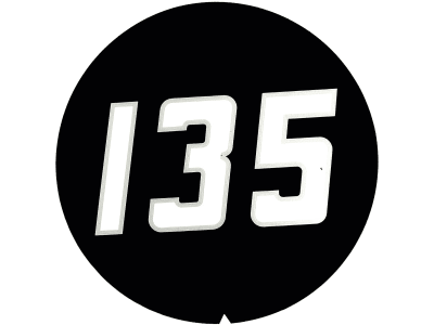 Typenschild "MF135" (USA) für Traktor Massey Ferguson 135, 135 Petrol Typenschild "MF135" (USA) für Traktor Massey Ferguson 135, 135 Petrol