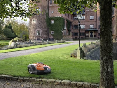 Husqvarna® Mähroboter "Automower® 550" für Rasenflächen bis 5.000 m², 9706565-12 Husqvarna® Mähroboter "Automower® 550" für Rasenflächen bis 5.000 m², 9706565-12