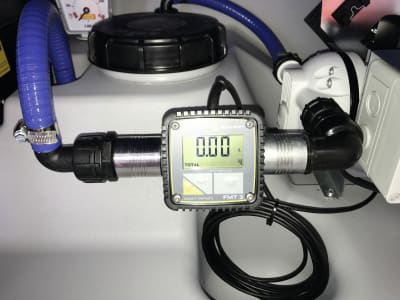 Cemo Tankanlage "Cube AdBlue® Outdoor Premium" 1.500 l für AdBlue®, stationär, 230 V-Elektropumpe, mit Deckel und Heizlüfter, mit Anschluss an externen Tankautomaten, 10466