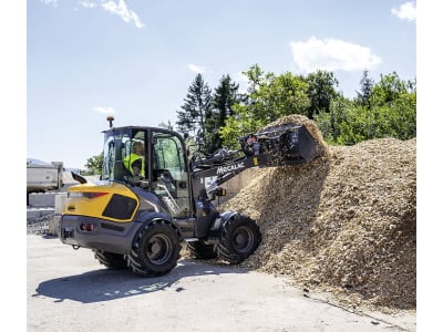 MECALAC Radlader "MCL8" Hubkraft 2.517 daN, Leistung 36 kW (49 PS) bei 2.200 min⁻¹, 0 – 20 km/h