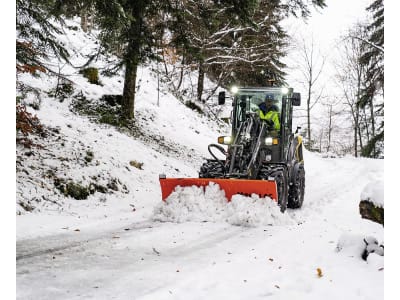MECALAC Radlader "MCL8" Hubkraft 2.517 daN, Leistung 36 kW (49 PS) bei 2.200 min⁻¹, 0 – 20 km/h