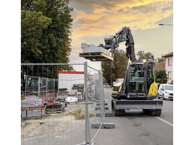 MECALAC Raupenbagger "8MCR" Hubkraft 5.400 daN, Leistung 55,4 kW (75 PS) bei 2.300 min⁻¹, 0 – 10 km/h