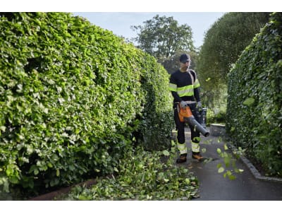 Husqvarna® Akku-Laubbläser "530iB" Luftdurchsatz 978 m³/h, ohne Akku und Ladegerät, 9706561-01 Husqvarna® Akku-Laubbläser "530iB" Luftdurchsatz 978 m³/h, ohne Akku und Ladegerät, 9706561-01
