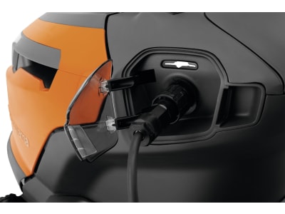 Husqvarna® Akku-Rasentraktor "TC 100i", mit Akku, Ladegerät und Mähdeck 95 cm, 9707450-01 Husqvarna® Akku-Rasentraktor "TC 100i", mit Akku, Ladegerät und Mähdeck 95 cm, 9707450-01