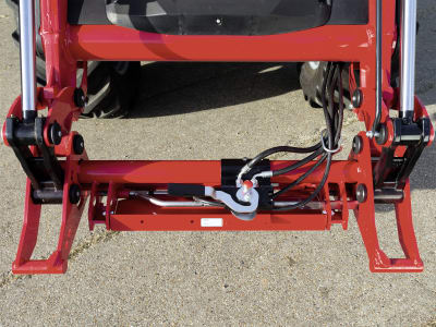Massey Ferguson Frontlader "MF FL" mit Parallelführung Massey Ferguson Frontlader "MF FL" mit Parallelführung