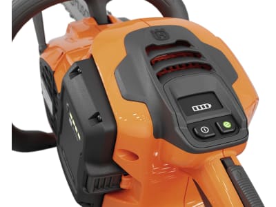 Husqvarna® Akku-Kettensäge "435i" Schienenlänge 35,6 cm, ohne Akku und Ladegerät, 9707182-14 Husqvarna® Akku-Kettensäge "435i" Schienenlänge 35,6 cm, ohne Akku und Ladegerät, 9707182-14