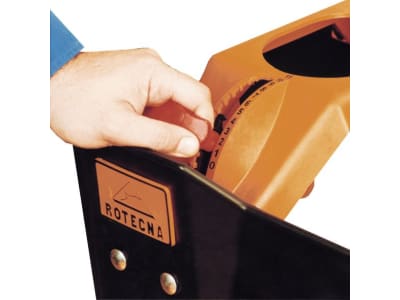 Rotecna Futterautomat "TR-5" 120 l für Ferkel, mit Bissschutz und 3 cm Sockel, Kunststoff, 22763