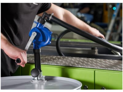 PRESSOL Hand-Fasspumpe - Kurbelpumpe für Diesel, Heizöl, Petroleum, Kühlmittel und Scheibenreiniger, 18 l/min, Saugrohr 355–955 mm 13056 PRESSOL Hand-Fasspumpe - Kurbelpumpe für Diesel, Heizöl, Petroleum, Kühlmittel und Scheibenreiniger, 18 l/min, Saugrohr 355–955 mm 13056