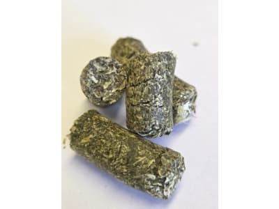 Pegus Natural Esparsette eiweißreiche Raufutterergänzung für Pferde  Cobs 20 kg Sack