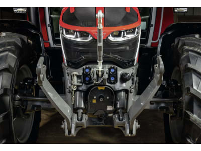 Massey Ferguson Traktor "MF 5S.115" 85 kW (115 PS) bei 2.000 min⁻¹ inkl. Frontlader "MF FL.4121" Massey Ferguson Traktor "MF 5S.115" 85 kW (115 PS) bei 2.000 min⁻¹ inkl. Frontlader "MF FL.4121"