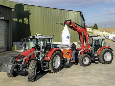 Massey Ferguson Traktor "MF 5S.115" 85 kW (115 PS) bei 2.000 min⁻¹ inkl. Frontlader "MF FL.4121" Massey Ferguson Traktor "MF 5S.115" 85 kW (115 PS) bei 2.000 min⁻¹ inkl. Frontlader "MF FL.4121"