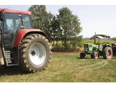 KERBL Abschleppschlinge 6 m, 35 t, rot, mit verstärkten Schlaufen, Warnfähnchen und Transporttasche, 37706