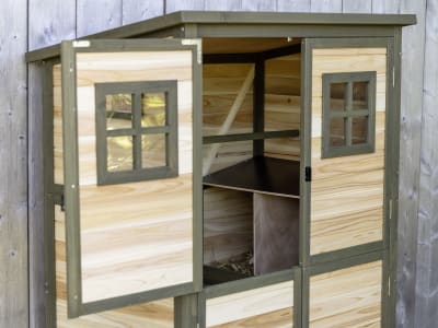 KERBL Hühnerstall "Tower" 109 x 75 x 167 cm, aus lasiertem Holz, 2 Sitzstangen, 2 Legenester, 81750
