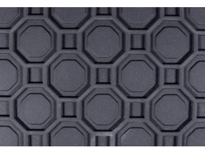 Fußmatte Gummi schwarz, 2-teilig, Einfassung Stoff-Spiralband schwarz, für Ammann Walzenzug ASC 110/70, Bj. 07 – 22 Fußmatte Gummi schwarz, 2-teilig, Einfassung Stoff-Spiralband schwarz, für Ammann Walzenzug ASC 110/70, Bj. 07 – 22