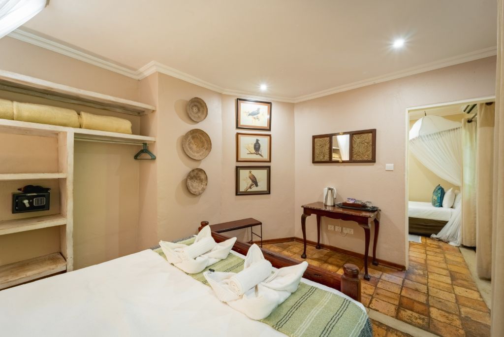 Interleading bedrooms at Bayete Guest Lodge